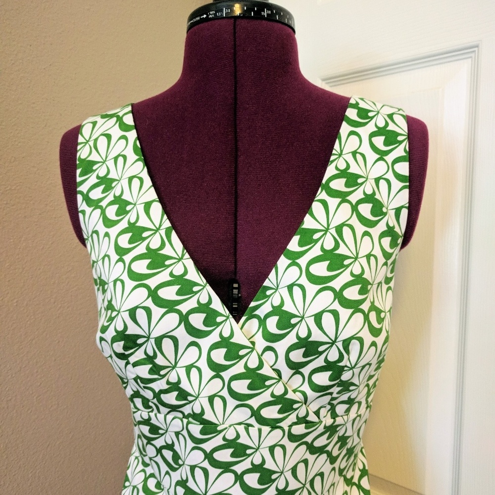 NWT Spense Green V Neck Dress - Picture 3 of 7
